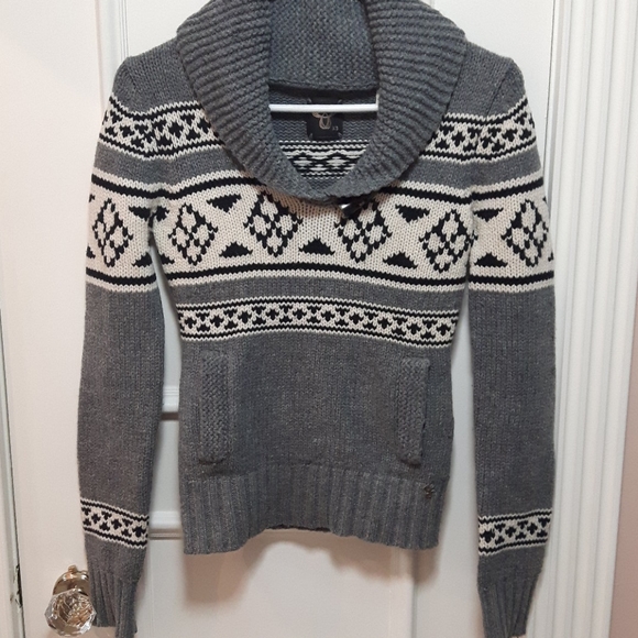 TNA 100% Lambs wool sweater